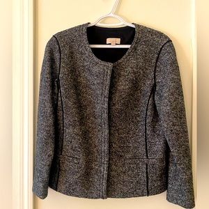 NWOT Ann Taylor LOFT Gray Textured 2-Snap Button Blazer. Size 10.